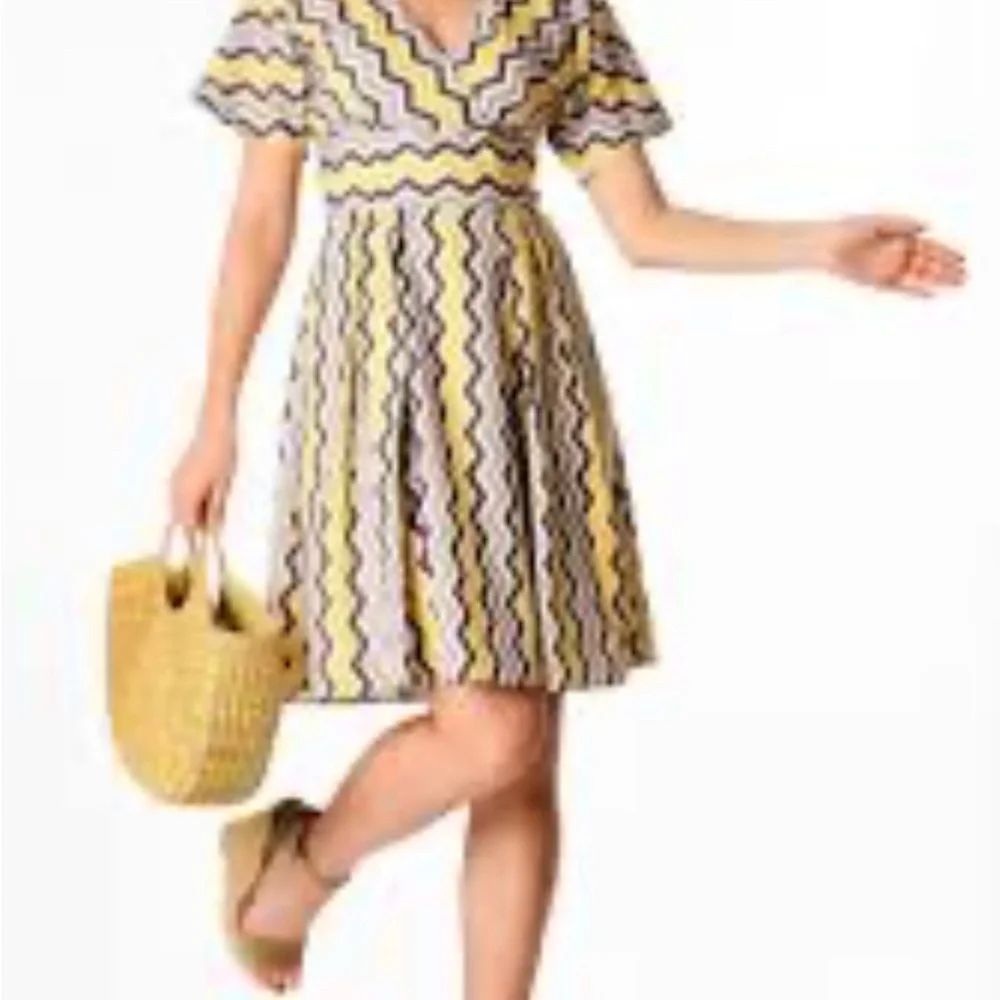 Chevron print‎ crepe banded empire dress